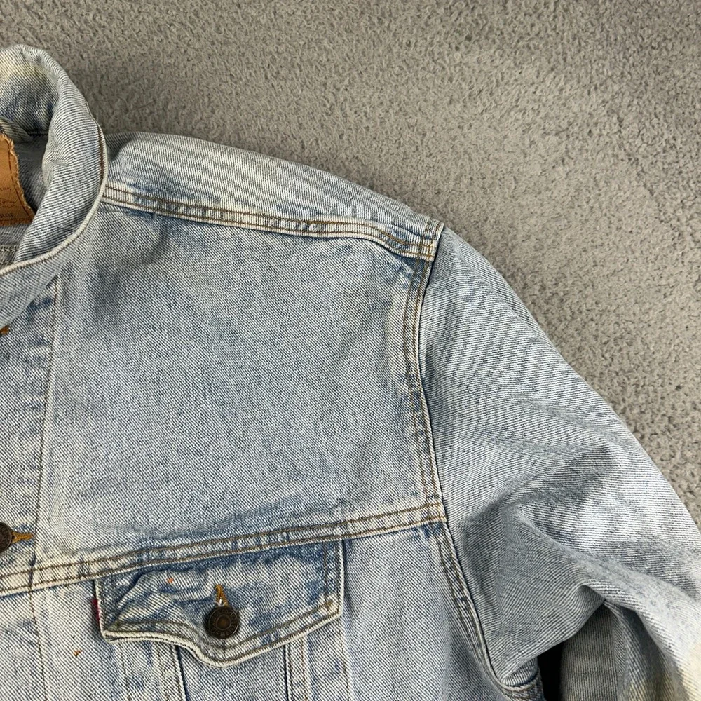 Levis has major